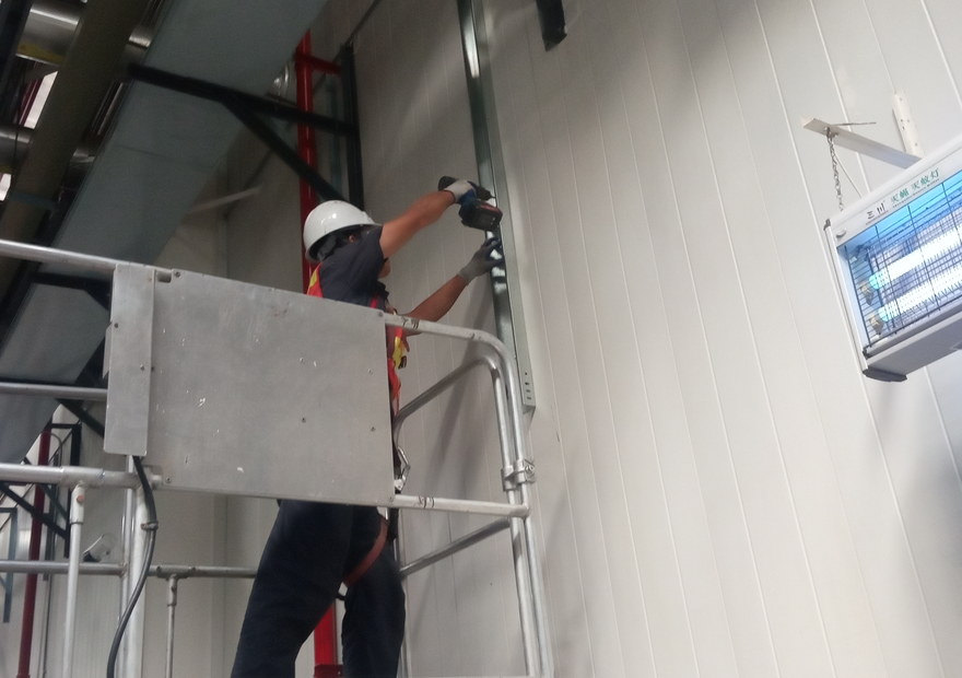 设备安装工程高空作业现场